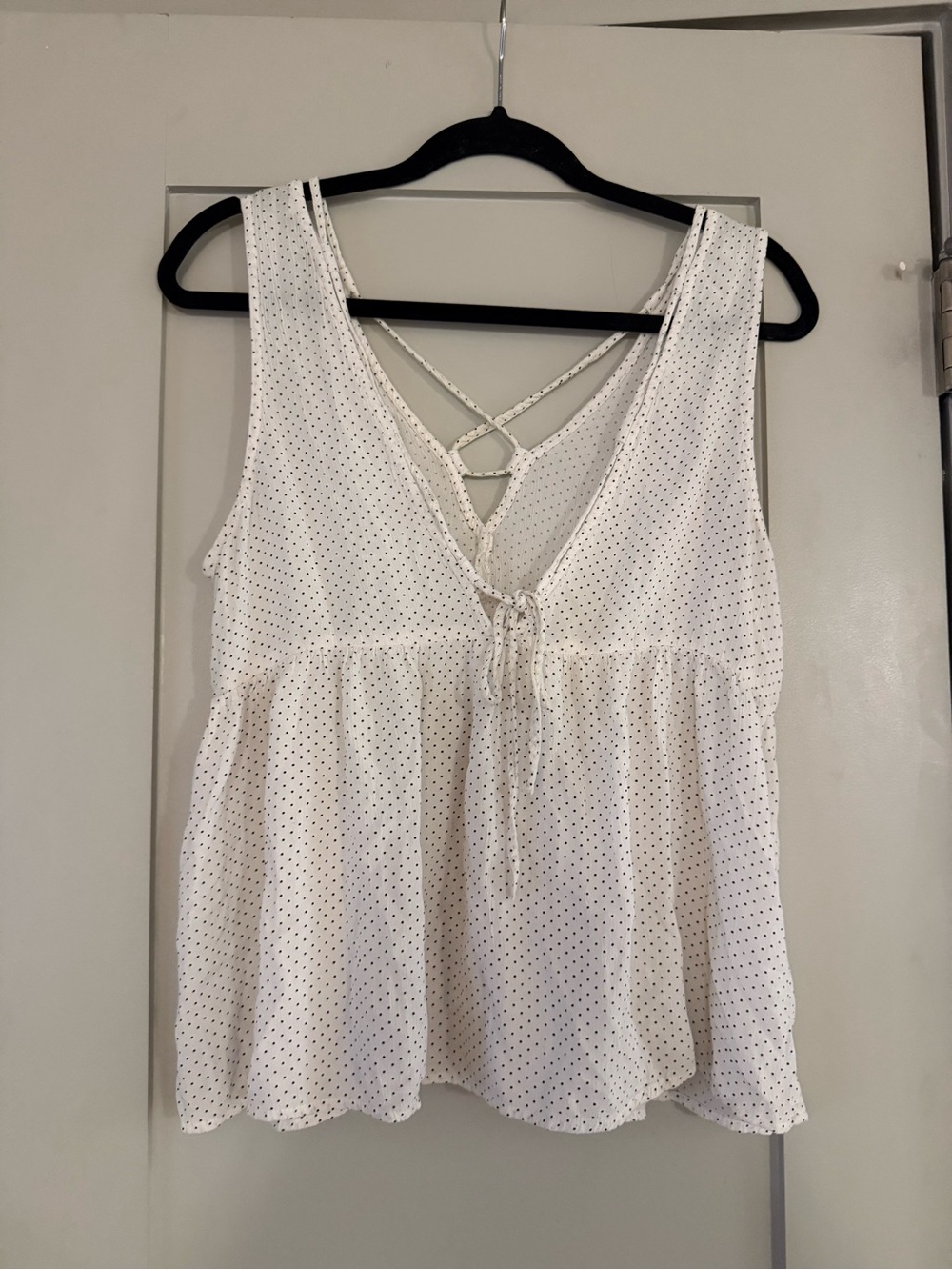 american eagle Women’s White Polka Dot Sleeveless V-Neck Tank Top